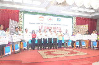 Bàn giao 100 ngôi nhà cho ngư dân nghèo, khó khăn tại Bạc Liêu