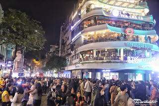 'Nhận chỗ' ở phố đi bộ từ chiều để xem đếm ngược chào năm mới 2024