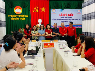 Bình Thuận: Ký kết chương trình hoạt động nhân đạo, từ thiện và an sinh xã hội giai đoạn 2023 – 2027