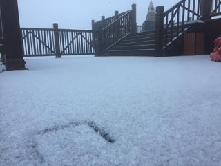 [VIDEO] Mưa tuyết đang rơi đầy trên đỉnh Fansipan