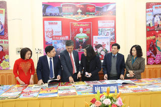 Báo Xuân ‘khoe sắc’ tại Nam Định