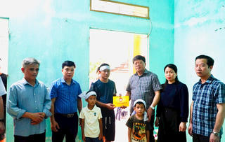 Tuyên Quang: Lãnh đạo Mặt trận Tổ quốc tỉnh trao hỗ trợ gia đình có người thân bị lũ cuốn trôi