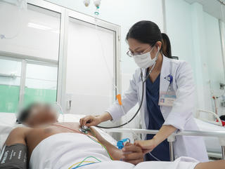 Cứu sống bệnh nhân bị rắn hổ chúa cắn