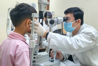 Lưu tâm dịch đau mắt đỏ lây lan ở bệnh nhi