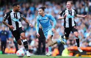 Đánh bại 5-0 Newcastle, Man City rộng cửa vô địch Premier League