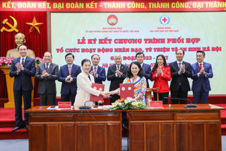 Trung ương MTTQ Việt Nam và Hội Chữ thập đỏ phối hợp tổ chức hoạt động nhân đạo, từ thiện