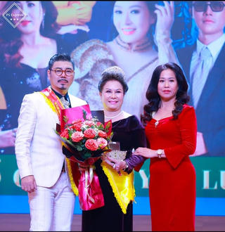 Cần chế tài cứng rắn ngăn tình trạng 'loạn' danh hiệu