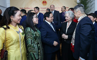 Thủ tướng: Giải quyết công việc của bà con kiều bào 'như của người thân ruột thịt'