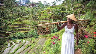 Người phụ nữ đi vòng quanh thế giới