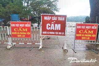 Quảng Ngãi: Mưa lớn gây ngập cầu tràn Thạch Nham và sạt lở đất đá