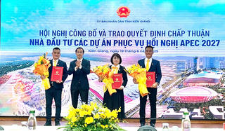 Kiên Giang công bố và trao các quyết định chấp thuận nhà đầu tư các dự án phục vụ hội nghị APEC 2027
