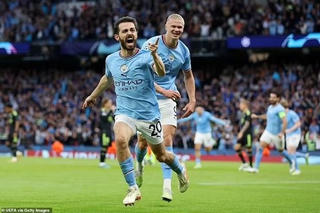 Man City vào chung kết Champions League
