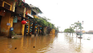 Hội An lại ngập trong nước