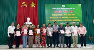 Sau sáp nhập, phường đầu tiên của Đà Nẵng trao giấy chứng nhận quyền sử dụng đất