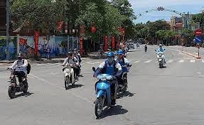 Thủ đô Hà Nội ngày nắng nóng, chiều tối và đêm có mưa rào