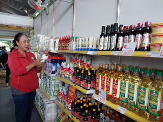 Hơn 40 nhóm hàng thiết yếu giảm giá đến tay người thu nhập thấp