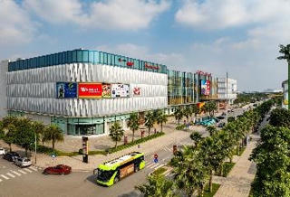 Người Hà Nội đi muôn nơi, rong chơi thỏa thích trên xe buýt điện VinBus