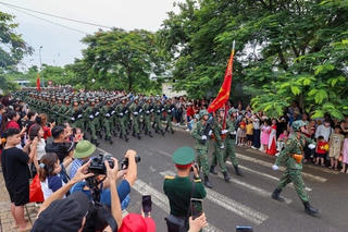 Háo hức, tự hào, phải văn minh
