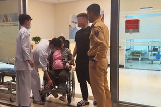 CSGT mở đường cho xe chở sản phụ sắp sinh vượt 11 km tới bệnh viện