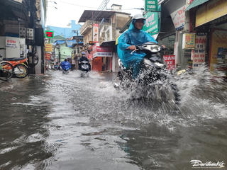 Hà Nội mưa to đến rất to, đề phòng ngập úng