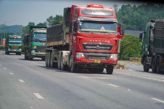 Thanh Hóa: Xe quá khổ, quá tải 'lộng hành' trên QL1A