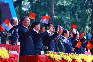 Hình ảnh ấn tượng tại Lễ diễu binh, diễu hành kỷ niệm 50 năm thống nhất đất nước