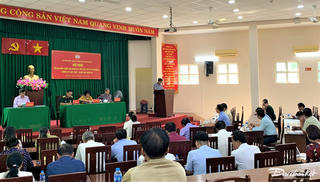 Phó Chủ tịch UBTƯ MTTQ Việt Nam Tô Thị Bích Châu tiếp xúc cử tri TPHCM