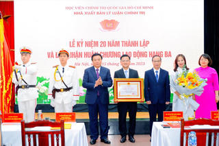 Nhà xuất bản Lý luận chính trị đón nhận Huân chương Lao động hạng Ba