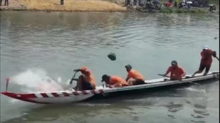Làm rõ thông tin khán giả dùng vật thể cứng ném xuống đội đua ghe