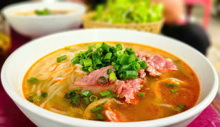 Bún bò Huế không chỉ là một món ăn