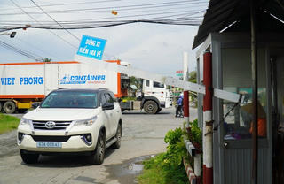 Tài xế tranh cãi vì trạm thu phí BOT gần cầu Rạch Miễu