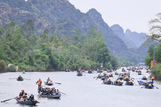 Mùa lễ hội bình yên