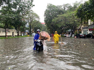 Sắp mưa dông trên khu vực nội thành Hà Nội