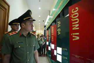 Khai mạc triển lãm 'Công an Thành phố Hồ Chí Minh - Tiếp bước truyền thống anh hùng'