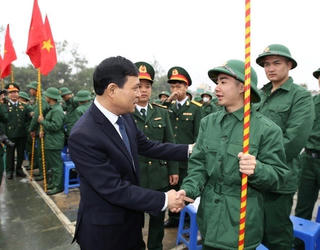 Thanh Hóa: Tân binh hăng hái lên đường nhập ngũ