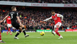 Arsenal thắng ngược Bournemouth ở phút bù giờ