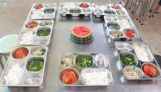 Chuẩn hóa bữa ăn học đường