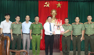 Chủ tịch Mặt trận TP Đà Nẵng thăm lực lượng khoa học hình sự, ngoại tuyến