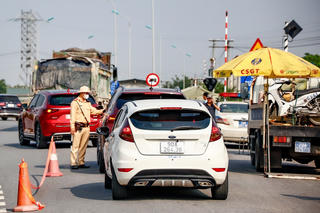 Hà Nội: Xử lý hàng loạt tài xế vi phạm giao thông trên Quốc lộ 1A