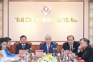 BẢN TIN MẶT TRẬN: Cụm thi đua các tổ chức chính trị - xã hội và các tổ chức liên hiệp tổng kết công tác thi đua, khen thưởng năm 2023