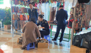 Trạm dừng nghỉ bày bán hàng loạt đồ nhái Chanel, Louis Vuitton, Dior