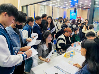 Tạo cầu nối sinh viên và thị trường tuyển dụng