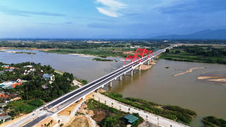 Quảng Ngãi: Cận cảnh cầu vòm thép 850 tỷ đồng bắc qua sông Trà Khúc