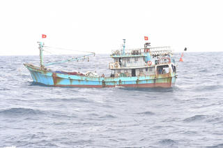 Quảng Nam: Tàu hàng chở 4.000 tấn đá bột bị chìm, thuyền viên được ứng cứu