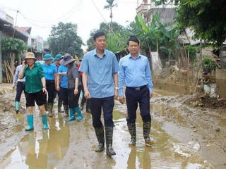 Thái Nguyên chia sẻ khó khăn với người dân vùng lũ tỉnh Bắc Kạn