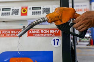 Xăng tăng giá lần thứ 5 liên tiếp, RON 95 lên 31.570 đồng/lít
