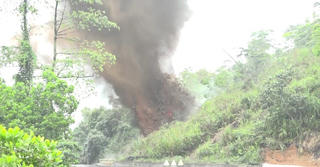 Quảng Trị: Hủy nổ thành công quả bom sót lại sau chiến tranh cạnh quốc lộ