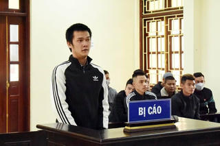 Cướp 1 con gà từ tay gia chủ, lĩnh án 7,5 năm tù