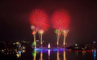 Phú Thọ: Bắn pháo hoa tầm cao chào mừng sự kiện công bố việc sáp nhập đơn vị hành chính các cấp