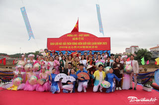 Hát đối trên sông biên giới